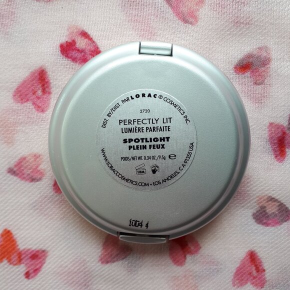 LORAC: Perfectly Lit Oil Free Luminizing Powder in Spolight - Picture 6 of 11